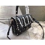 Valentino Messenger Shoulder Model: 0055