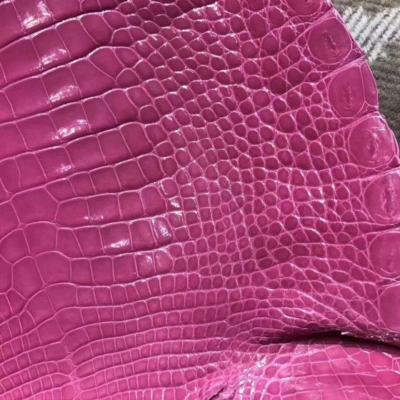 Hermès makes exclusive leather glossy American alligator:peach pink