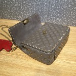 Valentino quilted embroidery Fine workmanship and micro-rivet inlay Model: 0122