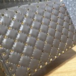 Valentino quilted embroidery Fine workmanship and micro-rivet inlay Model: 0122