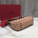 Valentino quilted embroidery Fine workmanship and micro-rivet inlay Model: 0122