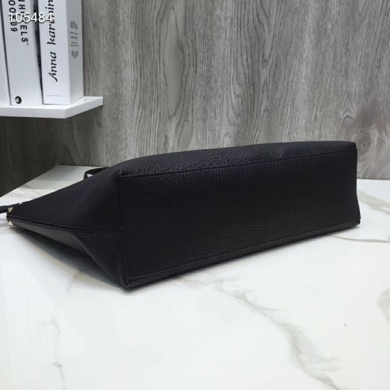 Valentino Garavani Rockstud Shopping Bag in Calfskin, V007