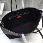 Valentino Garavani Rockstud Shopping Bag in Calfskin, V007
