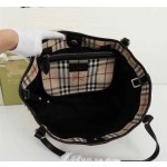 Burberry's latest model 💓 Article number: 22583