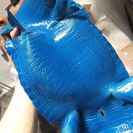 Hermès makes exclusive leather glossy American alligator: Izmir blue