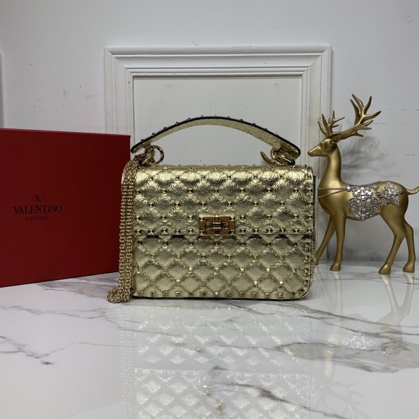 Valentino Fan Bingbing with the handbag 00122