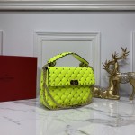 Valentino Fan Bingbing with the same handbag Model: V0122