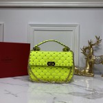 Valentino Fan Bingbing with the same handbag Model: V0122