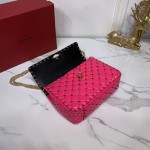 Valentino Fan Bingbing with the same handbag Model: V0122