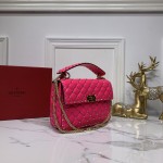 Valentino Fan Bingbing with the same handbag Model: V0122