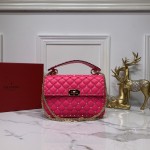 Valentino Fan Bingbing with the same handbag Model: V0122