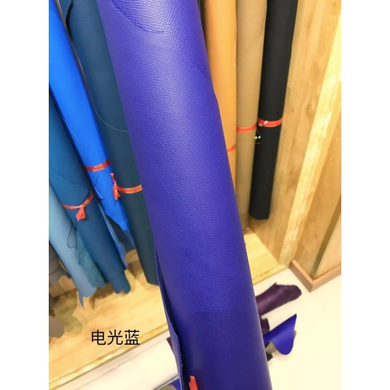 Hermes makes exclusive leather Togo calfskin: blue line