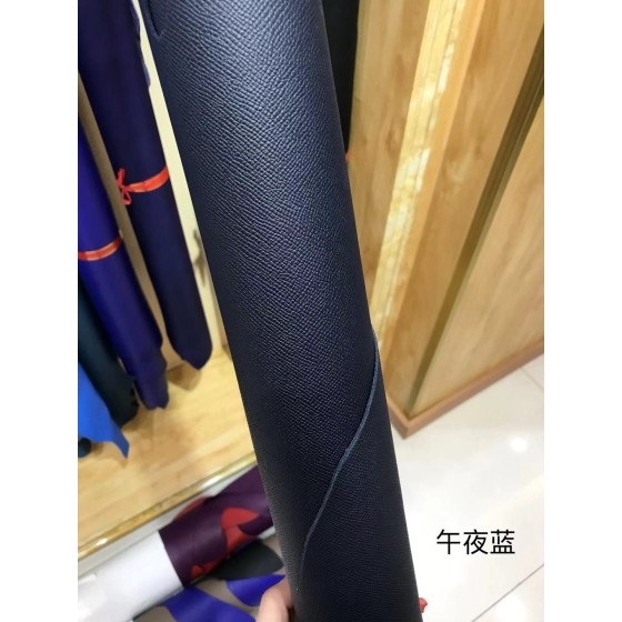 Hermes makes exclusive leather Togo calfskin: blue line