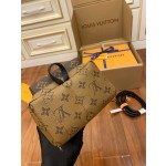 Louis Vuitton exclusive first model: M42411