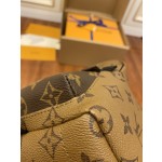 Louis Vuitton exclusive first model: M42411