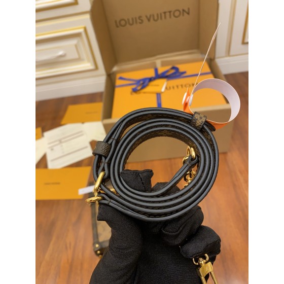 Louis Vuitton exclusive starting model: M67873