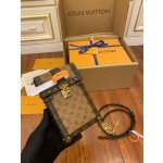 Louis Vuitton exclusive starting model: M67873