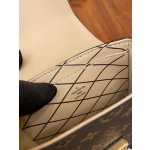 Louis Vuitton  M63913