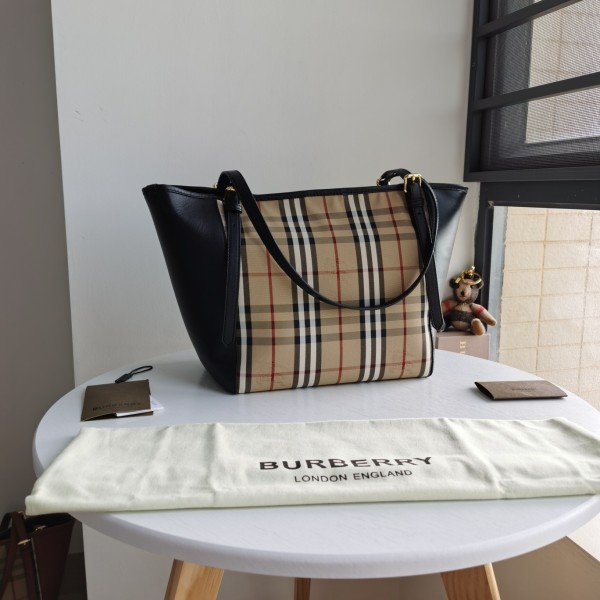 Burberry popular model number: 22585