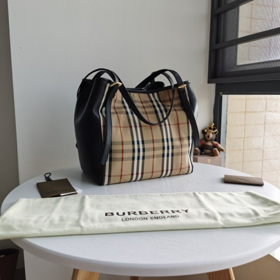 Burberry popular model number: 22585