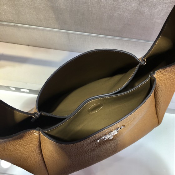 Prada bucket bag ✨ 1BC127