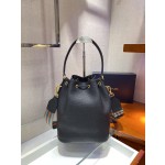Prada's popular bucket bag 👏🏻👏🏻 1BE030