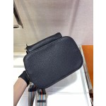 Prada's popular bucket bag 👏🏻👏🏻 1BE030