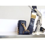 Montaigne navy blue 𝙢𝙞𝙣𝙞 box bag