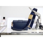 Montaigne navy blue 𝙢𝙞𝙣𝙞 box bag