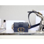Montaigne navy blue 𝙢𝙞𝙣𝙞 box bag