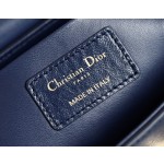 Montaigne navy blue 𝙢𝙞𝙣𝙞 box bag