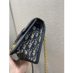 Montaigne Collection Chain Terms