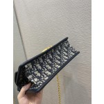 Montaigne Collection Chain Terms