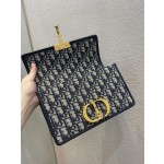 Montaigne Collection Chain Terms