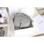 Trianon Grey (Rock Grey) ‼️ Medium 𝙙𝙞𝙤𝙧 𝙗𝙤𝙗𝙗𝙗𝙮