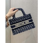 The latest velvet collection for fall/winter, Book Tote