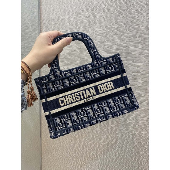 The latest velvet collection for fall/winter, Book Tote