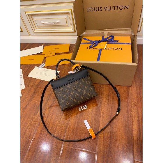 Louis Vuitton M44141