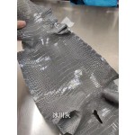 Hermès makes exclusive leather glossy American alligator: gray line