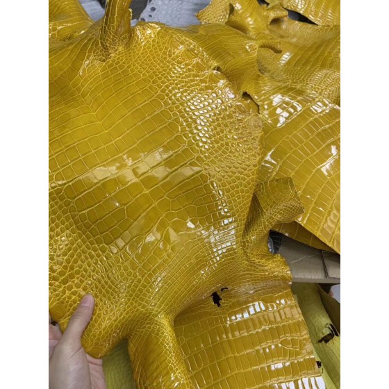 Hermès makes exclusive leather glossy American alligator:amber yellow