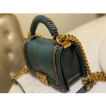 𝗖𝗵𝗮𝗻𝗲𝗹𝗟𝗲𝗯𝗼𝘆 Imported python skin with the latest heavy metal handle bag in lambskin