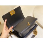 𝗖𝗵𝗮𝗻𝗲𝗹𝗟𝗲𝗯𝗼𝘆 Imported python skin with the latest heavy metal handle bag in lambskin