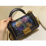 𝗖𝗵𝗮𝗻𝗲𝗹𝗟𝗲𝗯𝗼𝘆 Imported python skin with the latest heavy metal handle bag in lambskin