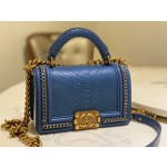 𝗖𝗵𝗮𝗻𝗲𝗹𝗟𝗲𝗯𝗼𝘆 Imported python skin with the latest heavy metal handle bag in lambskin