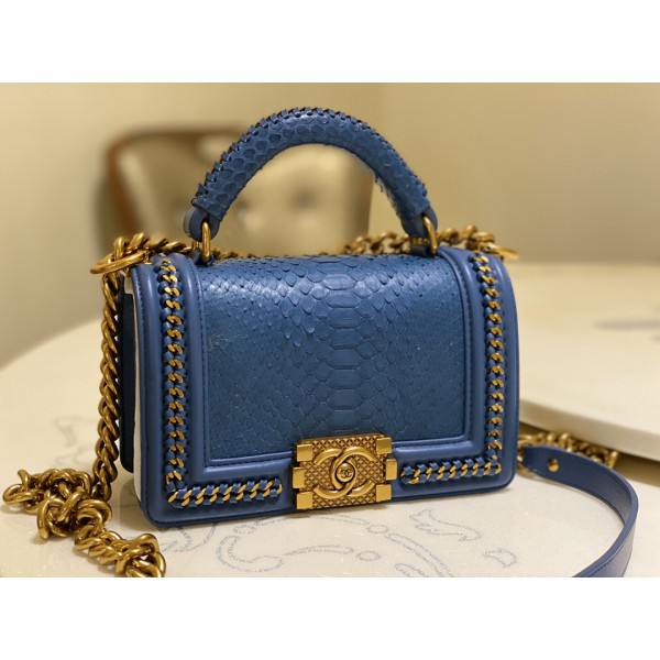 𝗖𝗵𝗮𝗻𝗲𝗹𝗟𝗲𝗯𝗼𝘆 Imported python skin with the latest heavy metal handle bag in lambskin