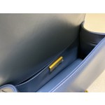 𝗖𝗵𝗮𝗻𝗲𝗹𝗟𝗲𝗯𝗼𝘆 Imported python skin with the latest heavy metal handle bag in lambskin