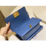 𝗖𝗵𝗮𝗻𝗲𝗹𝗟𝗲𝗯𝗼𝘆 Imported python skin with the latest heavy metal handle bag in lambskin