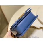 𝗖𝗵𝗮𝗻𝗲𝗹𝗟𝗲𝗯𝗼𝘆 Imported python skin with the latest heavy metal handle bag in lambskin