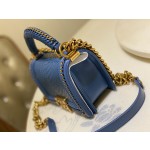 𝗖𝗵𝗮𝗻𝗲𝗹𝗟𝗲𝗯𝗼𝘆 Imported python skin with the latest heavy metal handle bag in lambskin