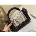 𝗖𝗵𝗮𝗻𝗲𝗹𝗟𝗲𝗯𝗼𝘆 Imported python skin with the latest heavy metal handle bag in lambskin